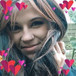 Meet your Posher, Hallee